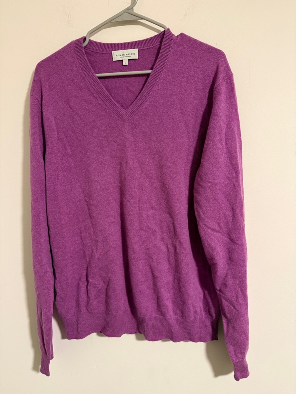Neiman Marcus berry Purple V-Neck 100% cloud Cashmere Sweater men's size L